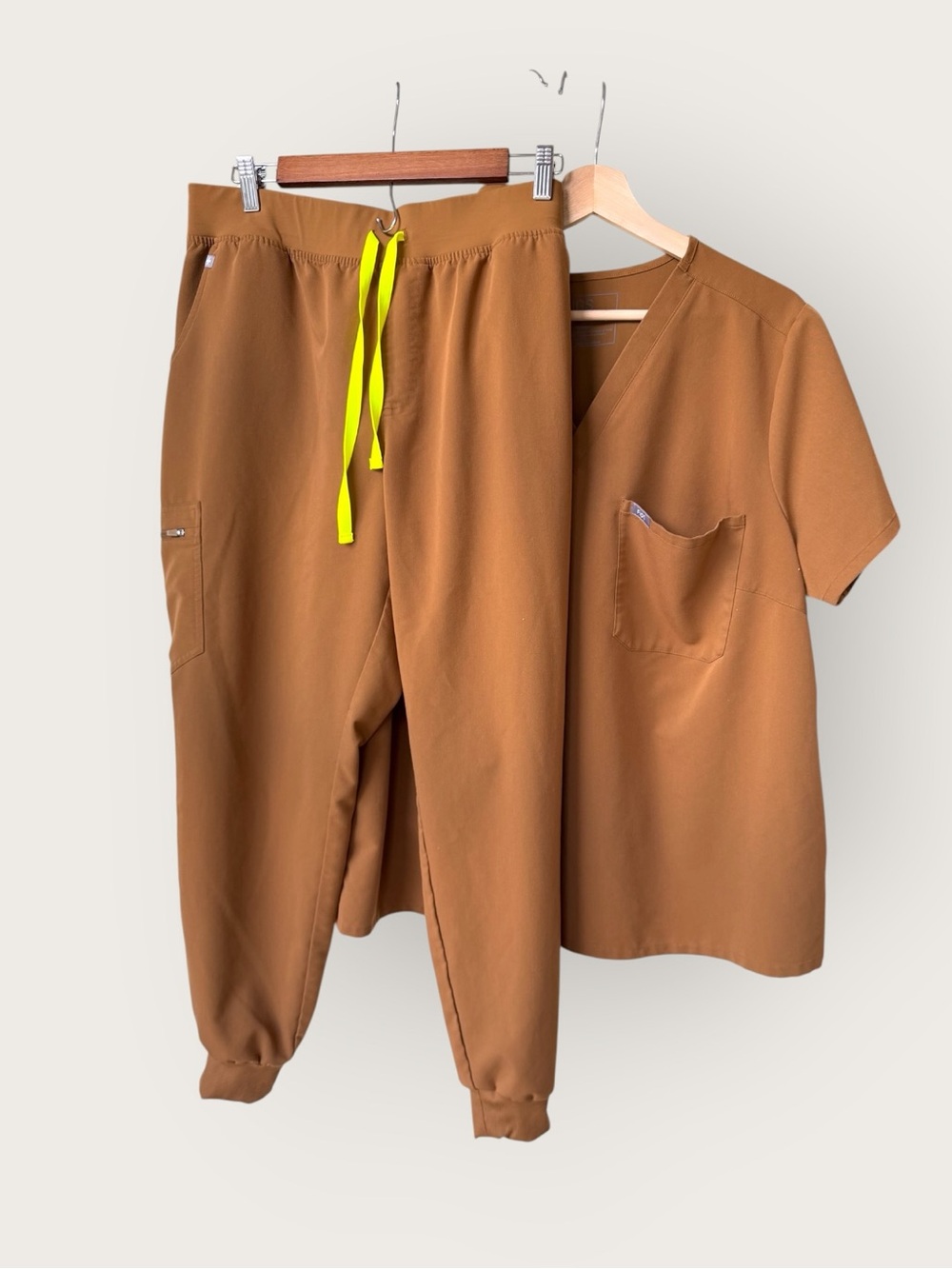 Figs SET Catarina Scrub Top (3XL) and Zamora Jogger Bottoms (XXL) Earth Brown